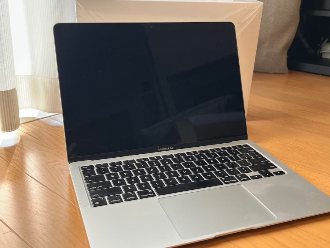 Macbook Air M1 (2020,16GB,1TB)、スリーブケース付
