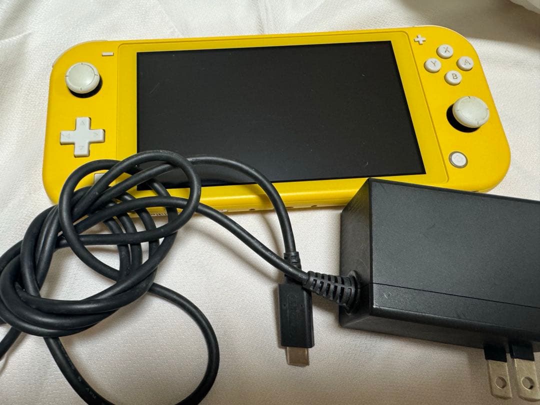 し*う様 NINTENDO switchlight イエロー