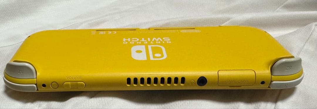 し*う様 NINTENDO switchlight イエロー