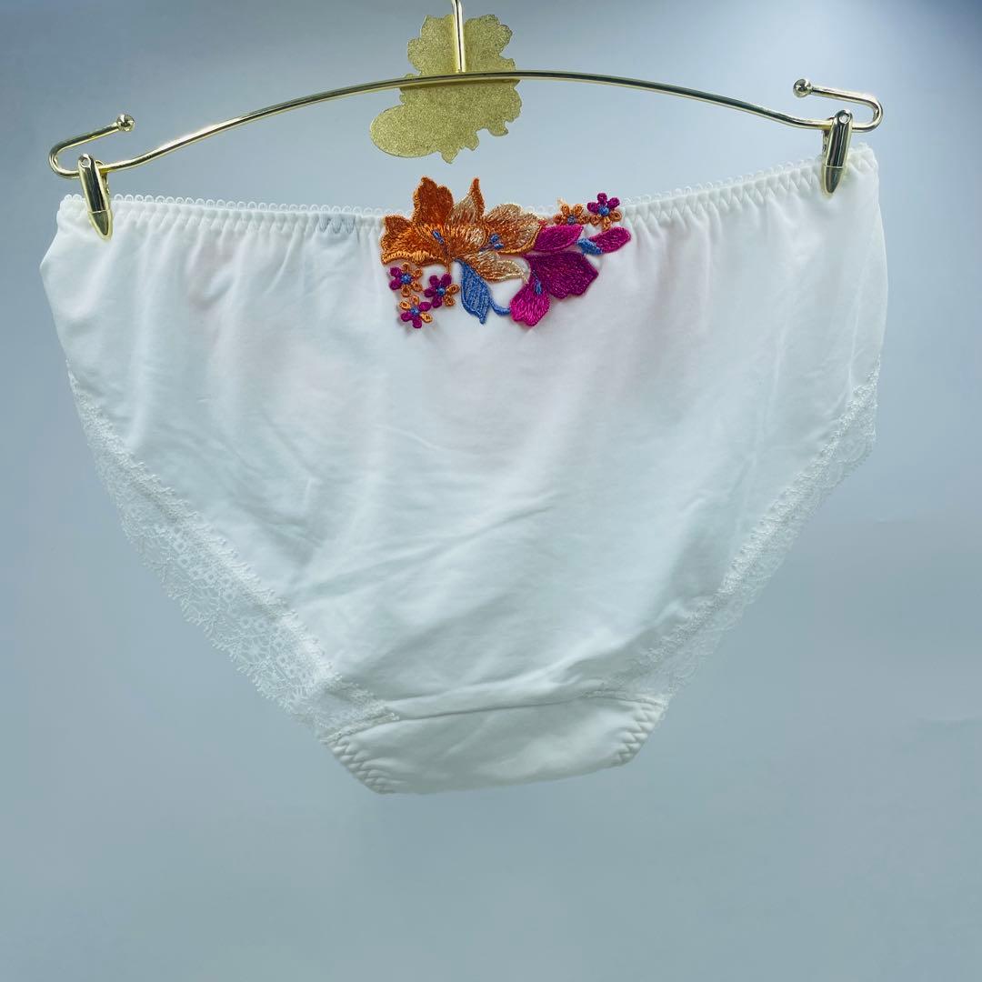 ワコール サルート 32G P-upタイプ 無邪気な少女が淑女へC75L