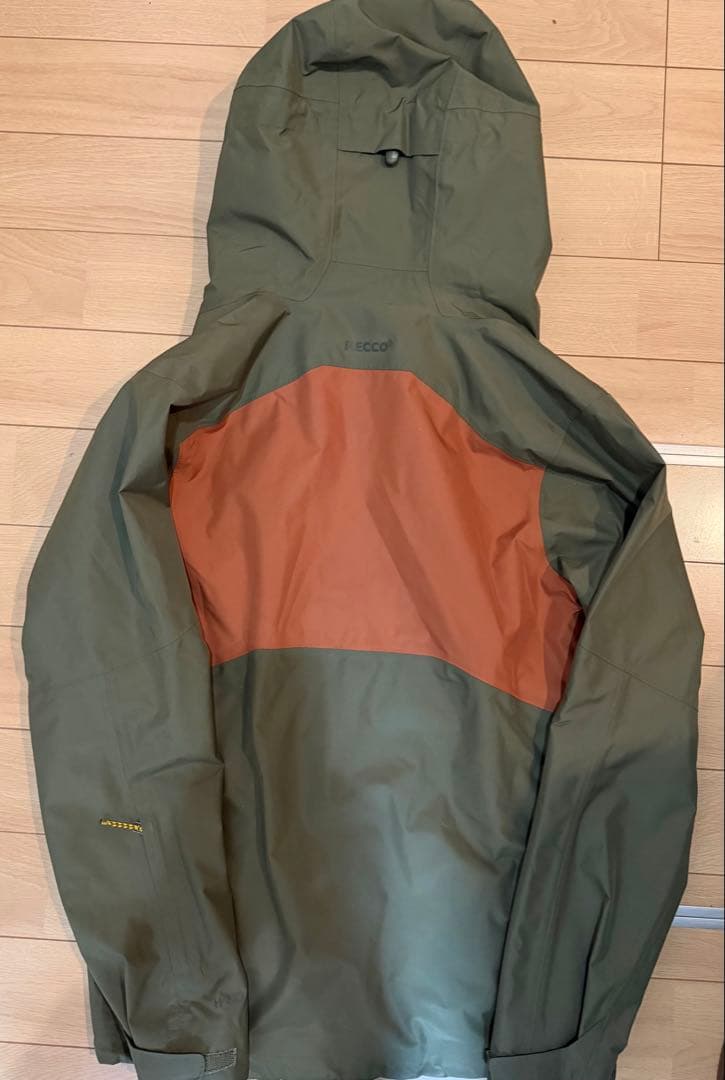 Patagonia 防水ジャケット フード付き
