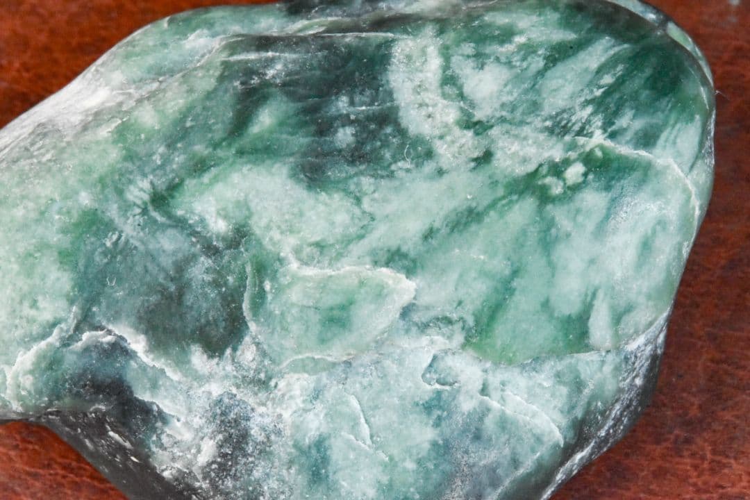 糸魚川 金山谷系 最上級緑色翡翠原石