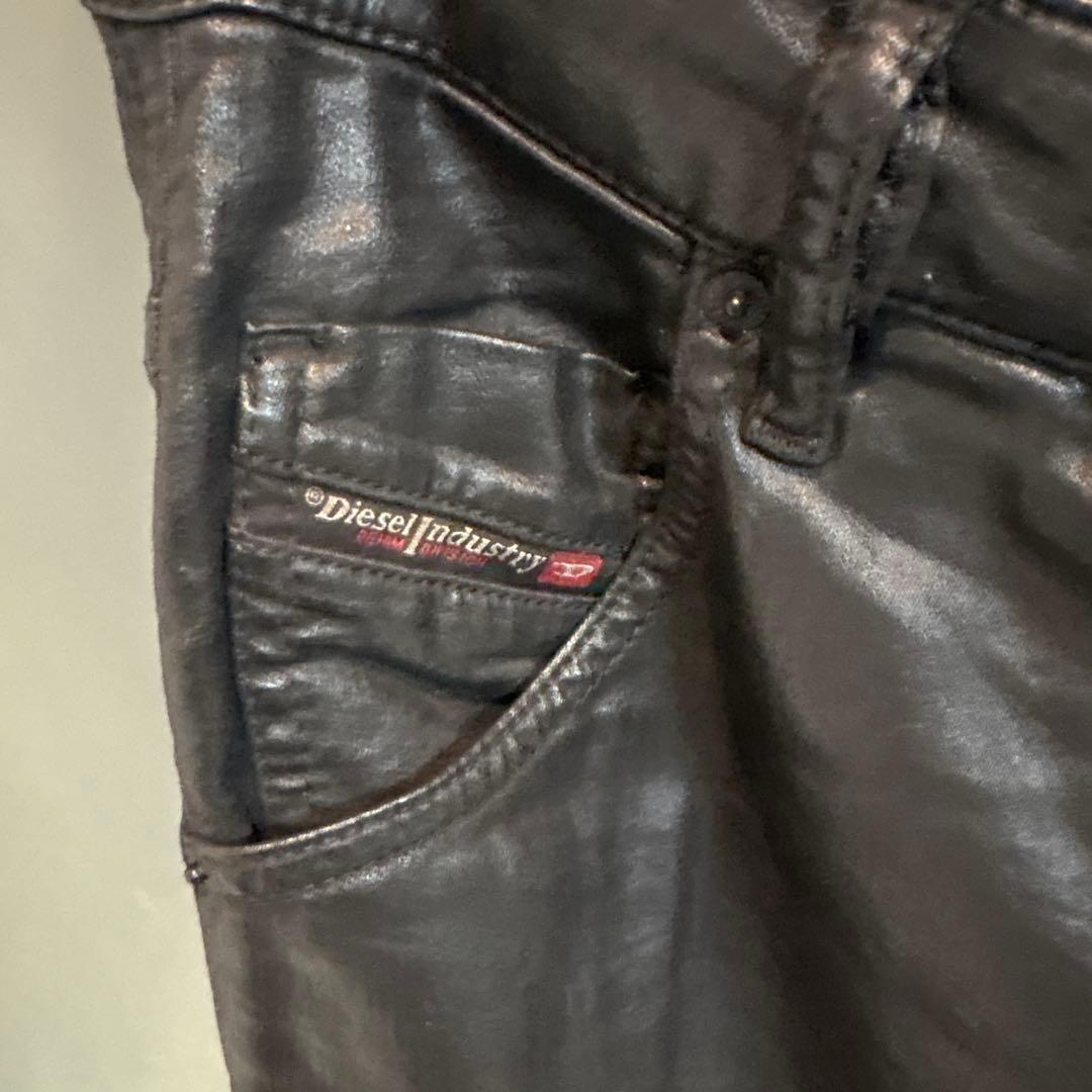 Diesel レザー風ブラックデニム