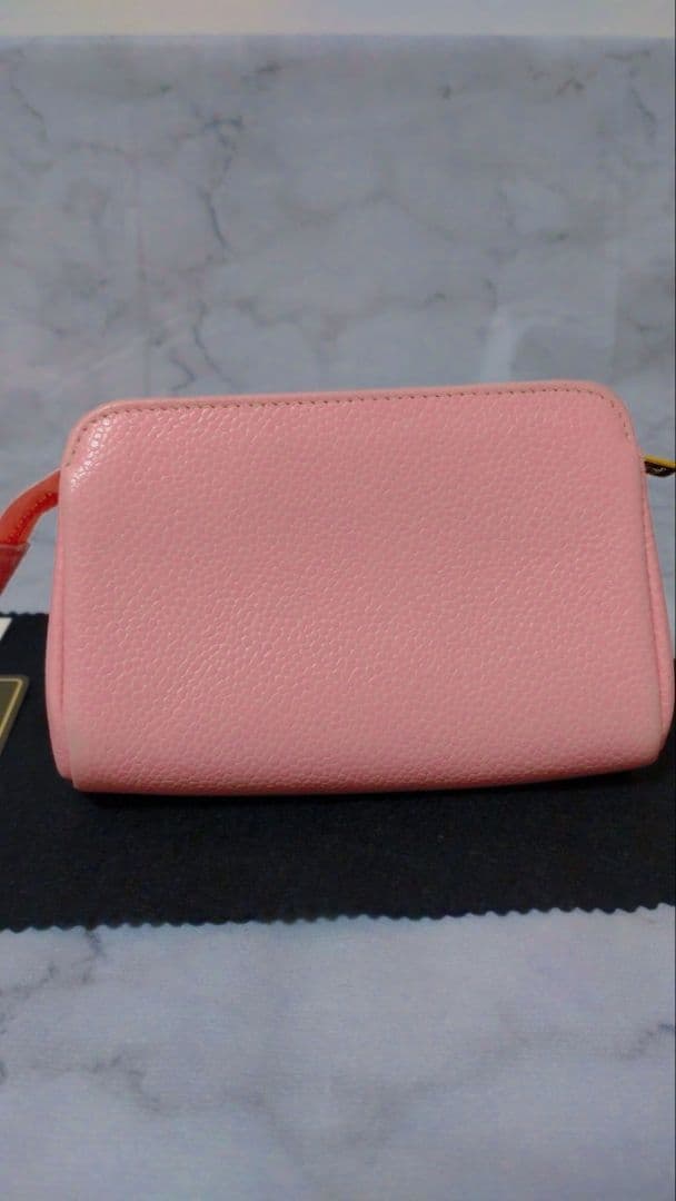 CHANEL ピンクレザーポーチ