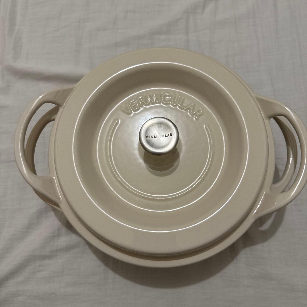 バーミキュラ　オープンポット　ラウンド　22㎝ ナチュラルベージュ