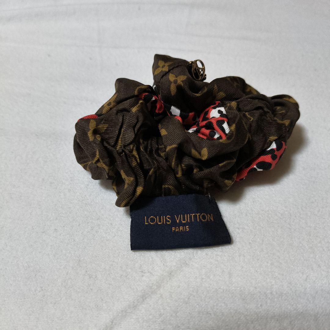 LOUIS VUITTON シュシュ M77011 モノグラム レオパード