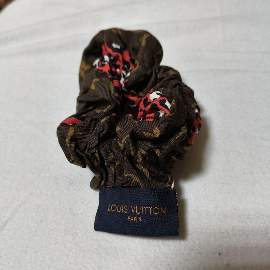 LOUIS VUITTON シュシュ M77011 モノグラム レオパード
