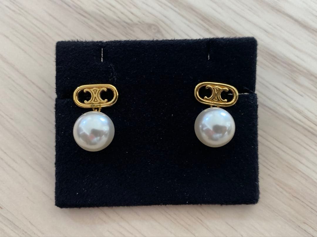 セリーヌ　トリオンフパールピアス