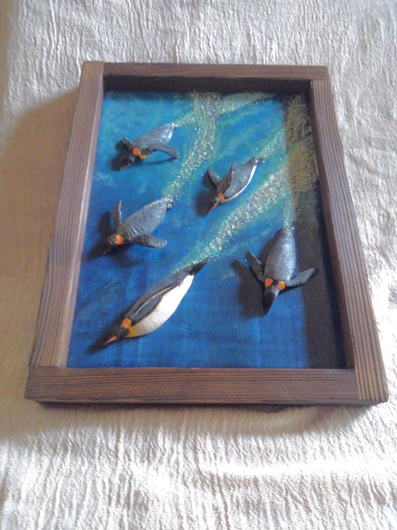 木彫りの皇帝ペンギンの3D壁掛け