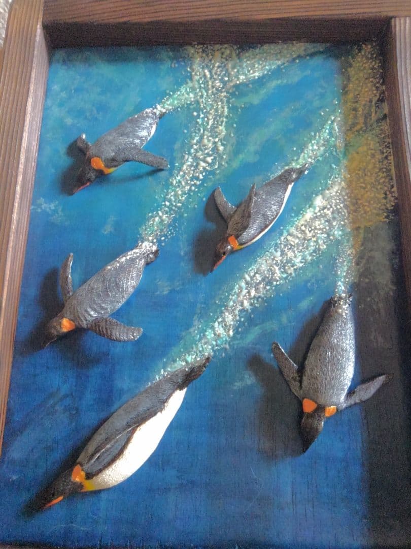 木彫りの皇帝ペンギンの3D壁掛け