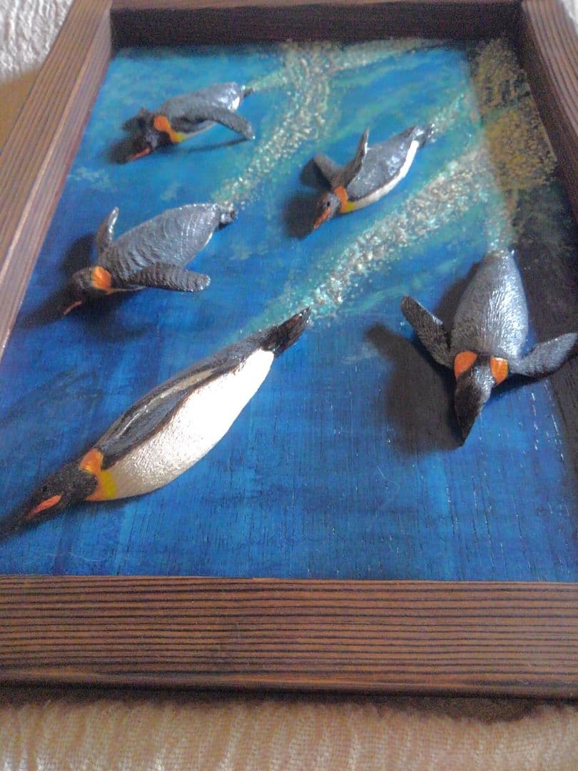 木彫りの皇帝ペンギンの3D壁掛け