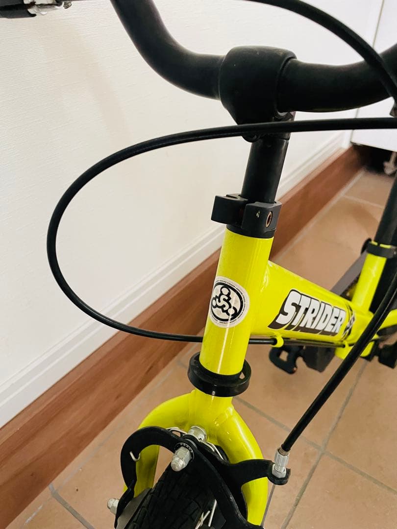 ストライダー 限定STRIDER 14X ライムイエロー スタンド＆空気入付き