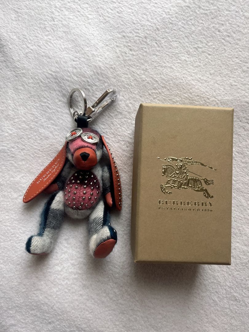 Burberry 犬型キーホルダー