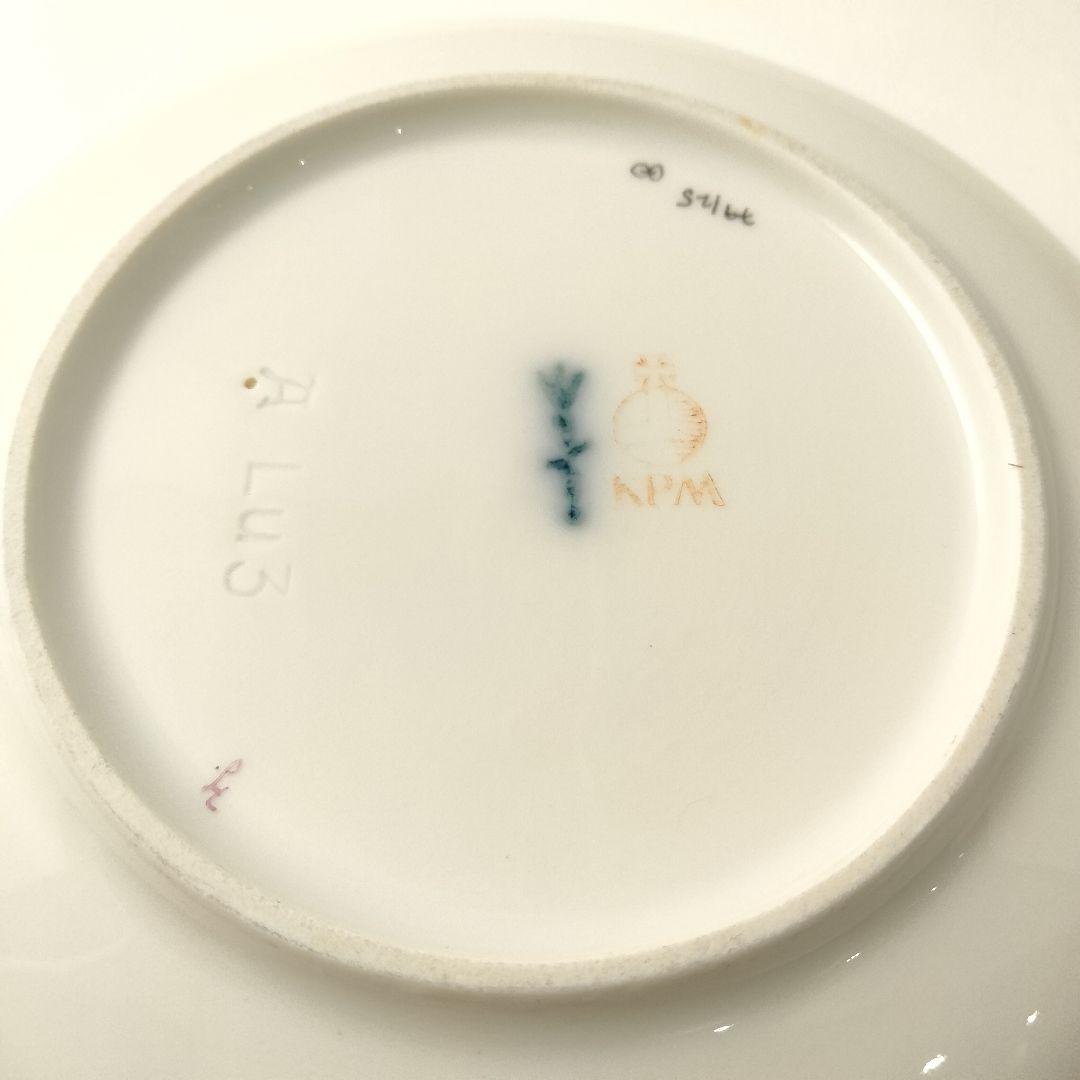 R132 KPM ベルリン王立磁器製陶所 手描花文レリーフ入り トリオ