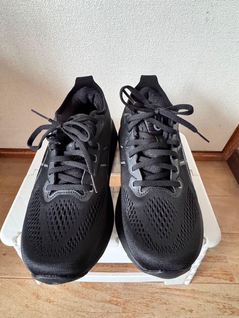 ASICS GEL-KAYANO ブラックランニングシューズ　24㎝