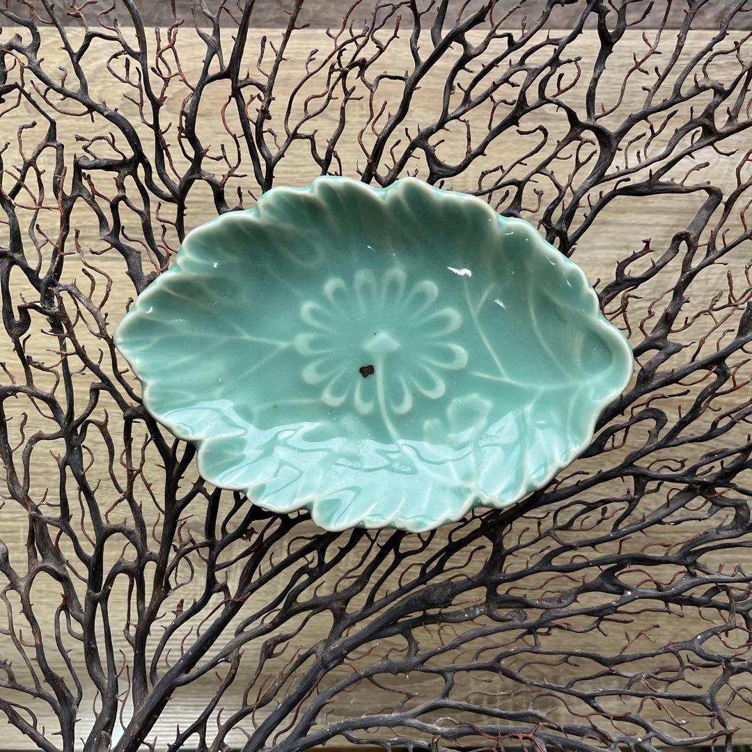 骨董　古伊万里　伊万里　菊花　変形皿　中皿　膾皿　１客限り