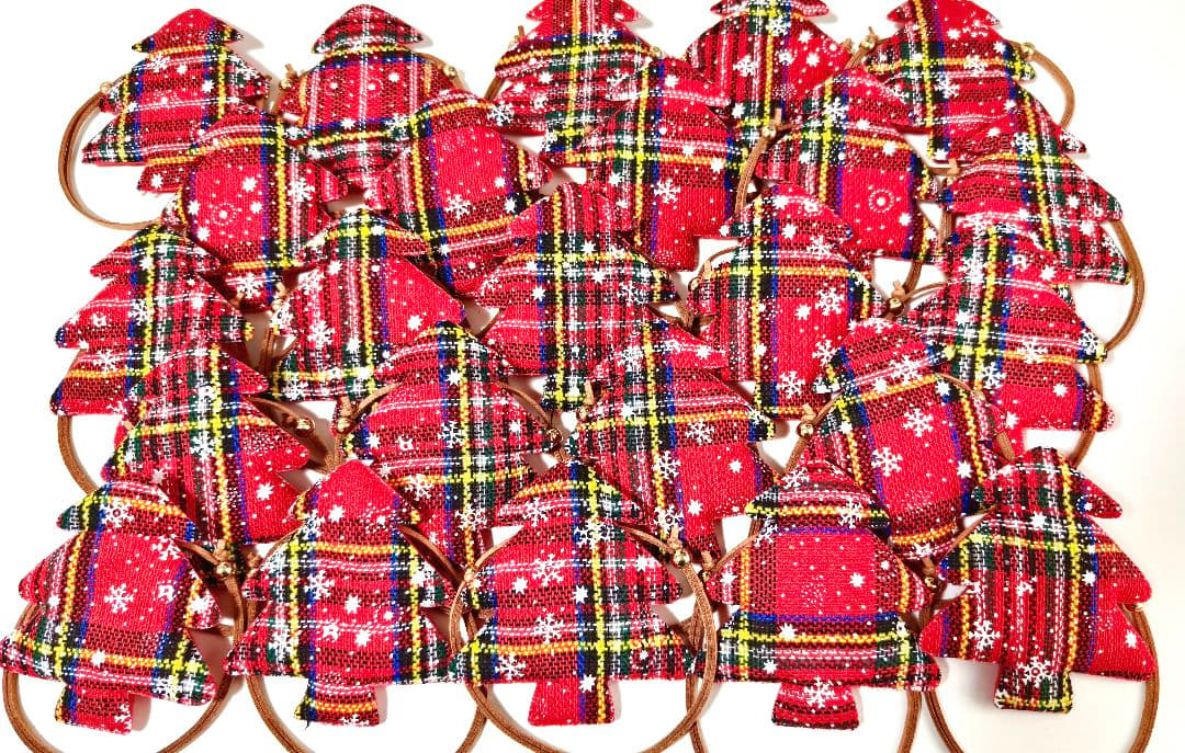 業務用トリミングチョーカー　クリスマスツリー　85個　ペットサロン　雪
