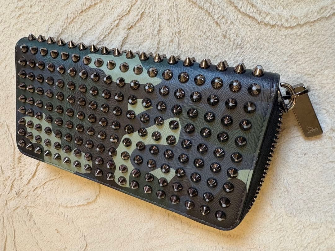 ルブタン 迷彩 スタッズ 長財布 クリスチャンルブタン