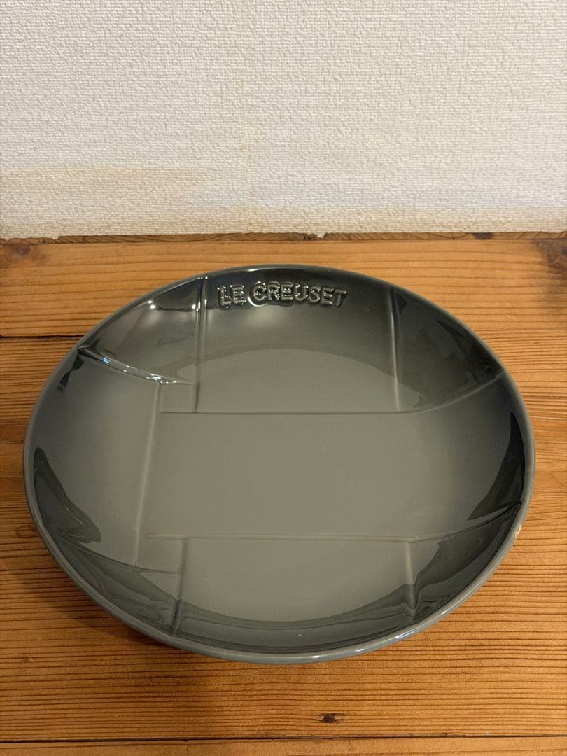 LE CREUSET メッシュラウンドプレート 2枚　マグカップ2脚セット