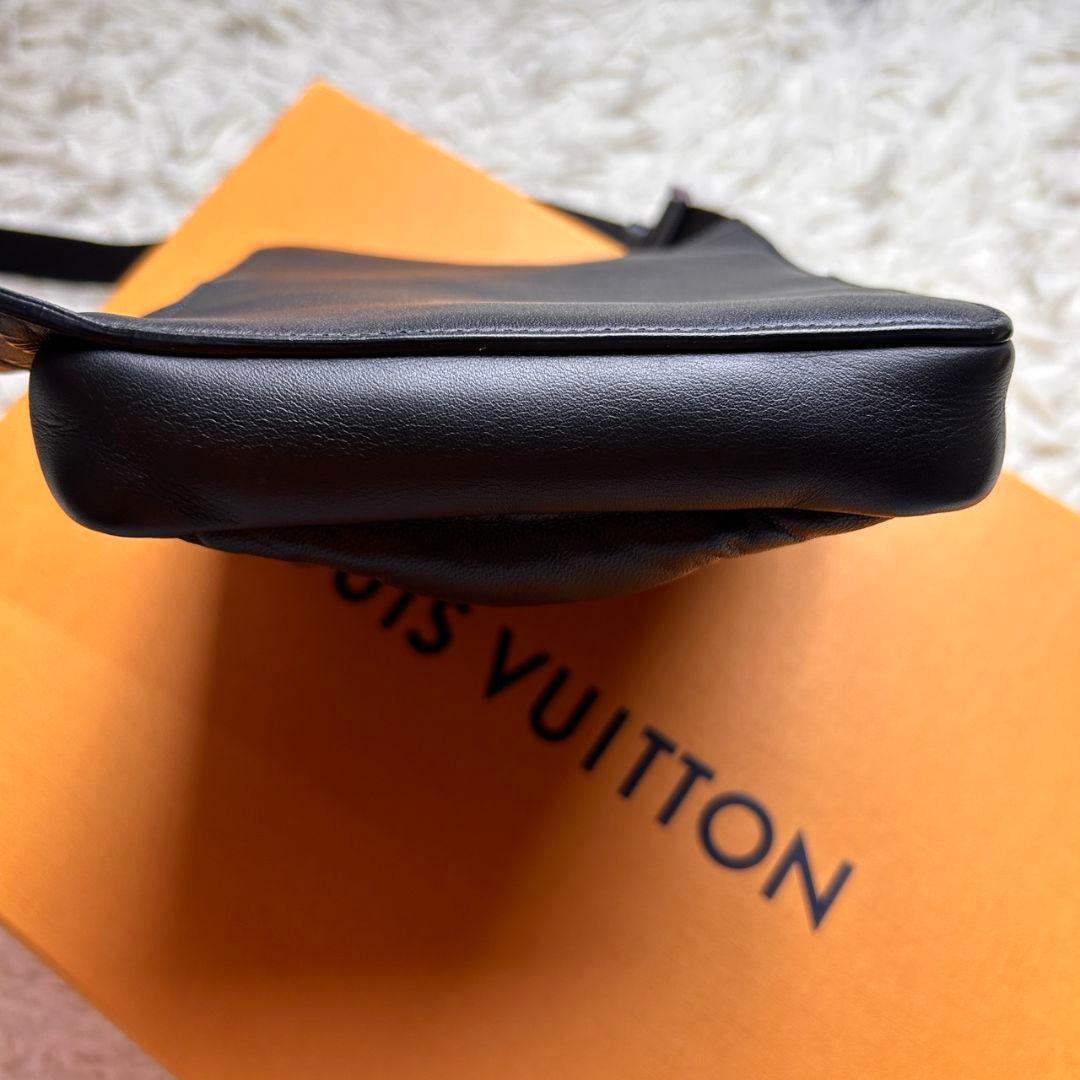 【極希少】LOUIS VUITTON アシンメトリカル 本革 ボディバッグ 黒