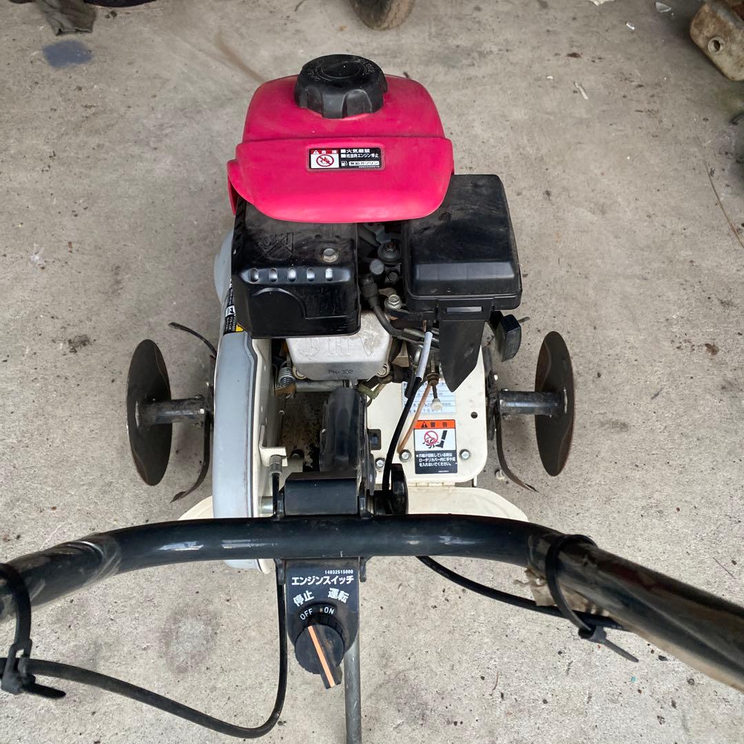 三菱 GB100P 耕運機 赤/白。機械は正常に作動している