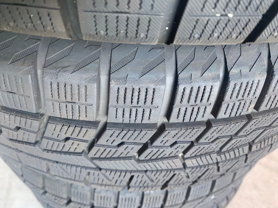 22年製 バリ溝iceGUARD IG70 215/60R16 スタッドレス