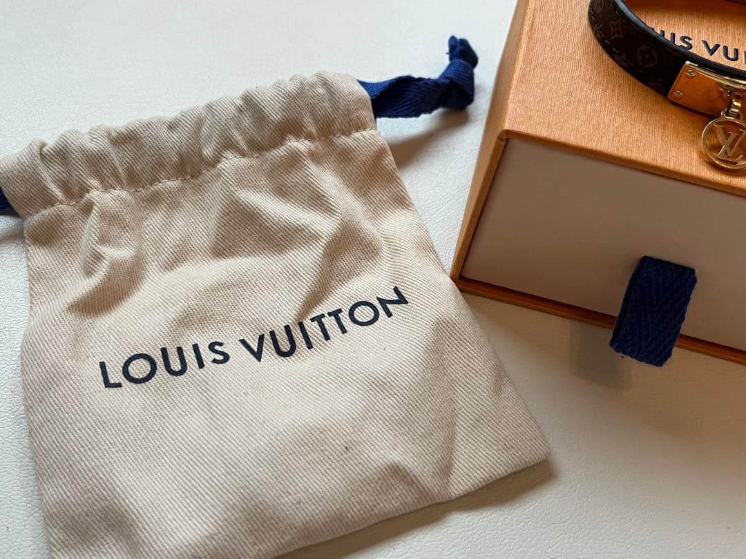 チェル　美品　Louis Vuitton ブラックレザーブレスレット