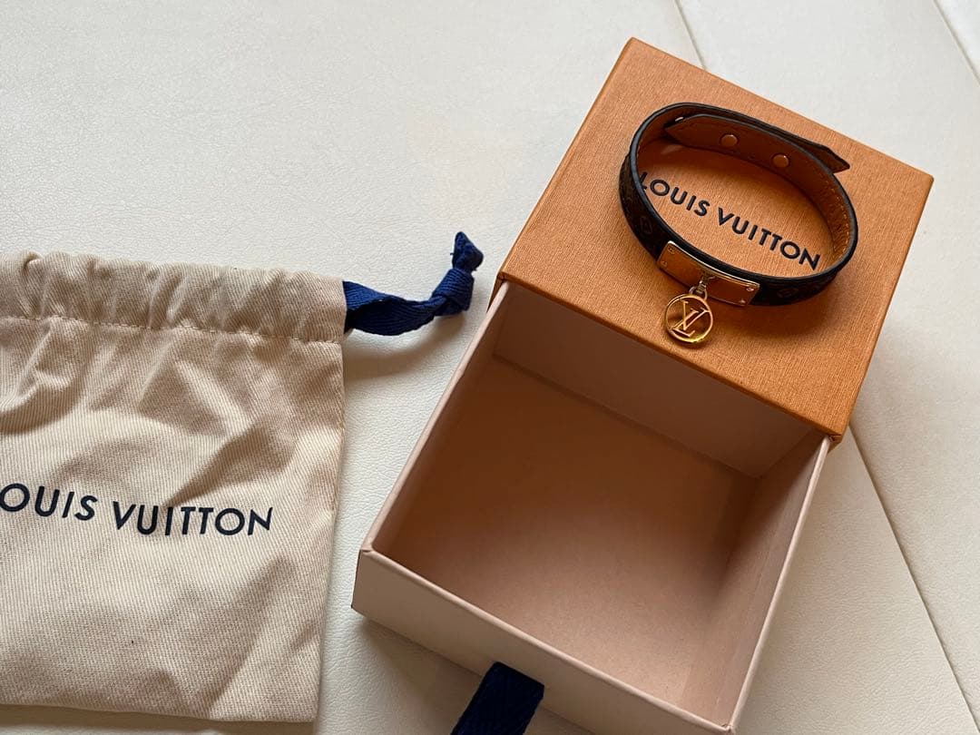 チェル　美品　Louis Vuitton ブラックレザーブレスレット