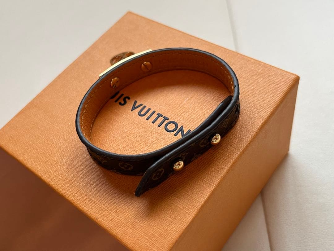チェル　美品　Louis Vuitton ブラックレザーブレスレット