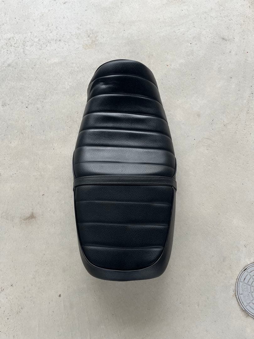 ゼファー750 純正シートベース　タックロールシート