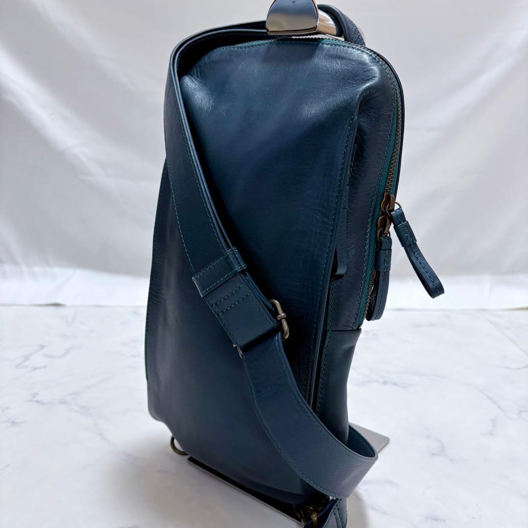 美品 マザーハウス カゼマトウ ボディバッグ レザー ネイビー 斜め掛け 本革