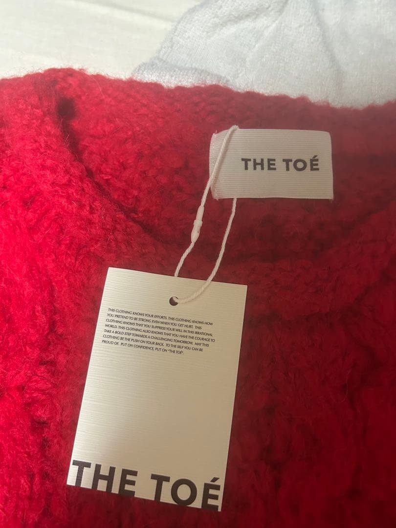 THE TOÉ Nîmes handmade cable knit red