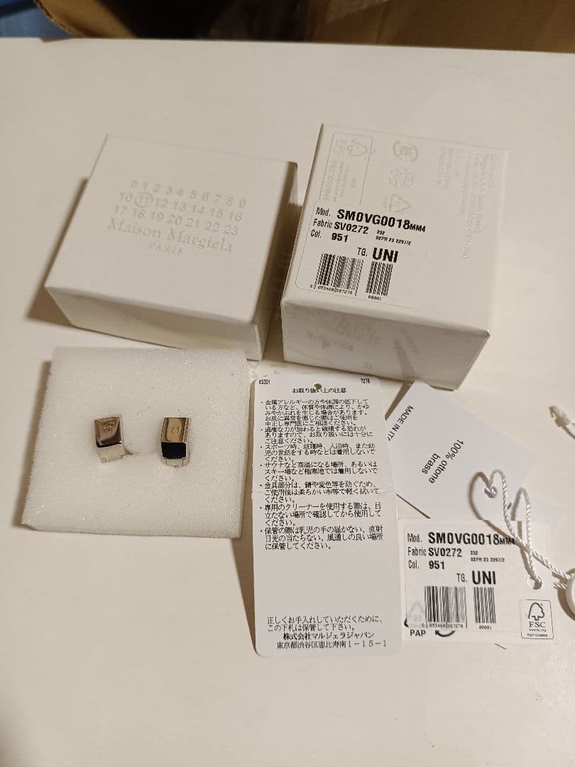 Maison Margiela　ナット Nut ピアス ショッパー付 シルバー
