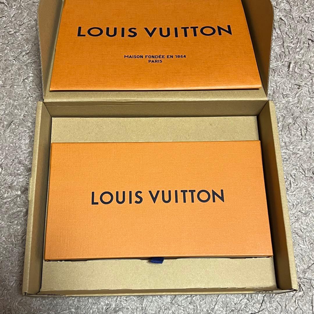 【美品】ルイヴィトン　ジッピーウォレットヴェルティカル　エピ　長財布　黒