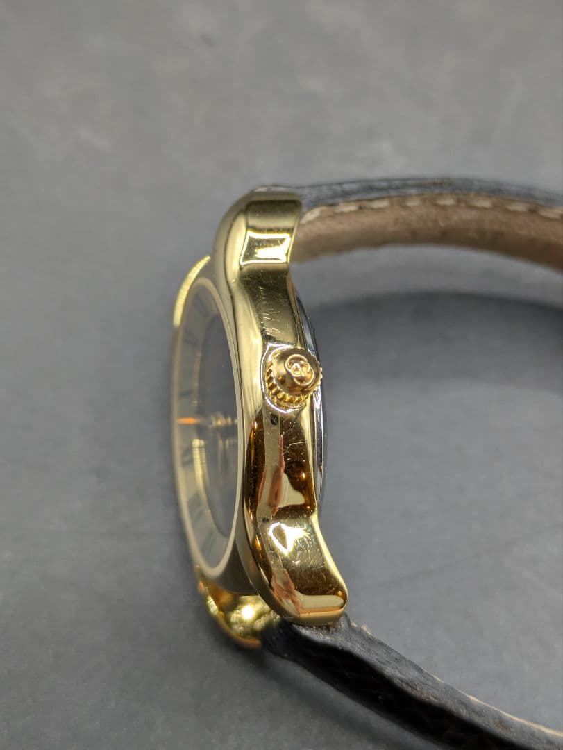 【稼働品】GUCCI 5100L レディース 腕時計 ゴールド 黒文字盤