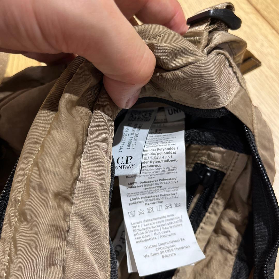 C.P. COMPANYシーピーカンパニーボディバッグ NYLON B カーキ