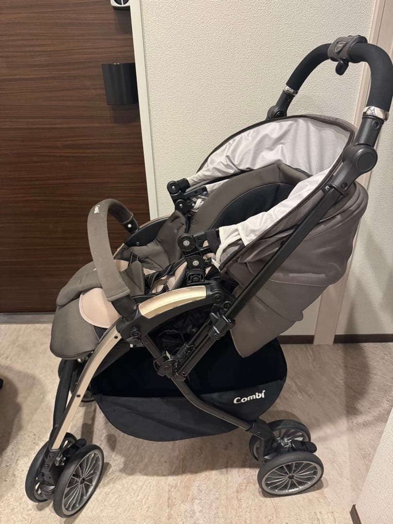 Combi アンブレッタ 4キャス エッグショックUH セピアブラウン