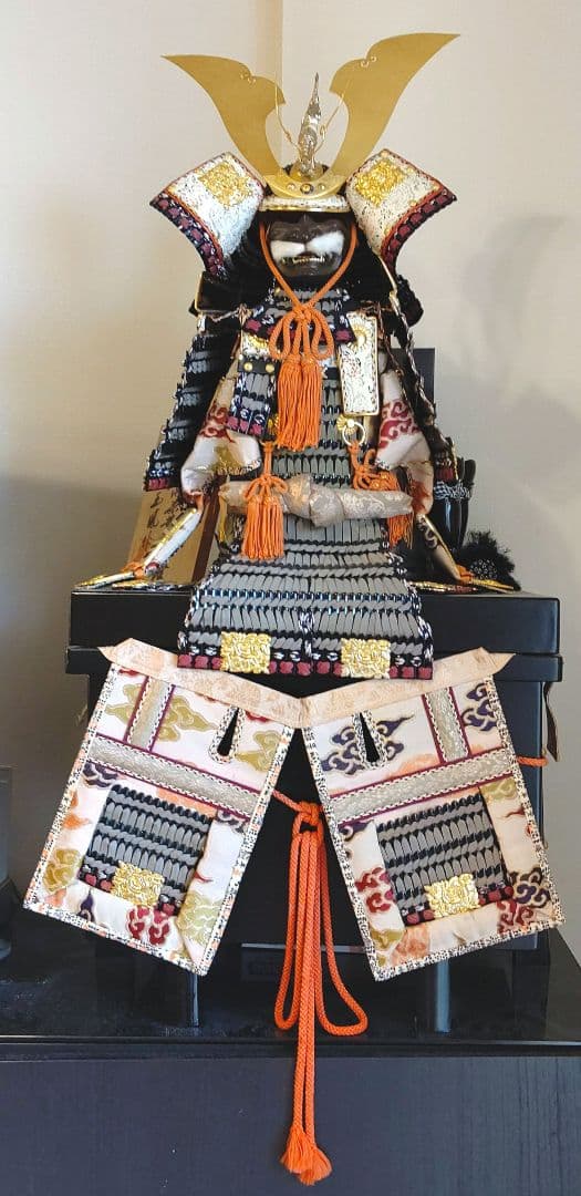 五月人形 黒小札 大鎧 玉鳳作 鎧兜 鎧飾り 端午 節句 ケース付き