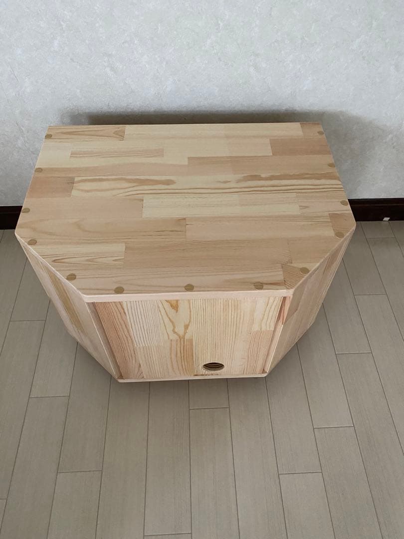 パイン集成材で制作した、テレビ台です。