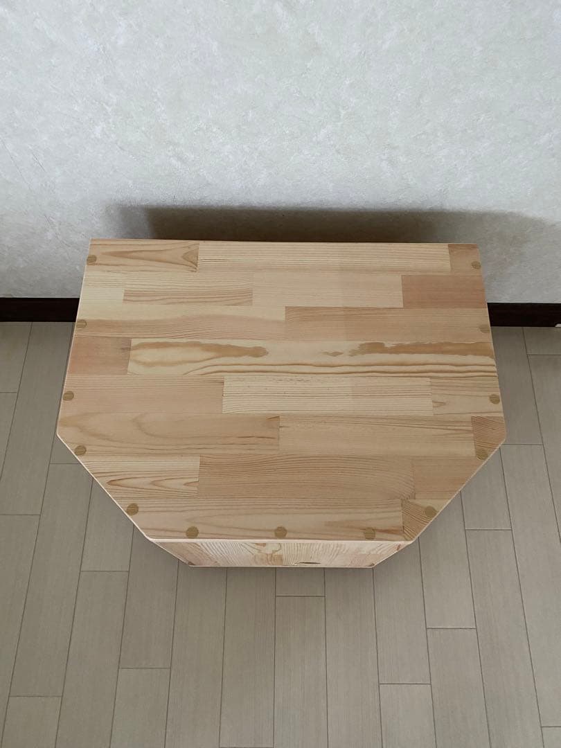 パイン集成材で制作した、テレビ台です。