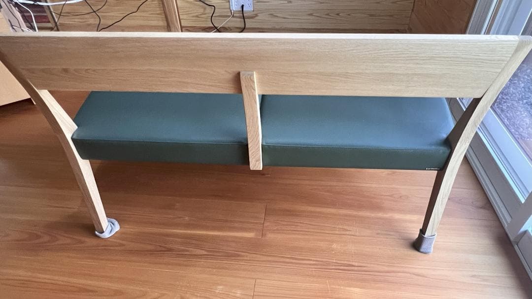 背付きベンチ