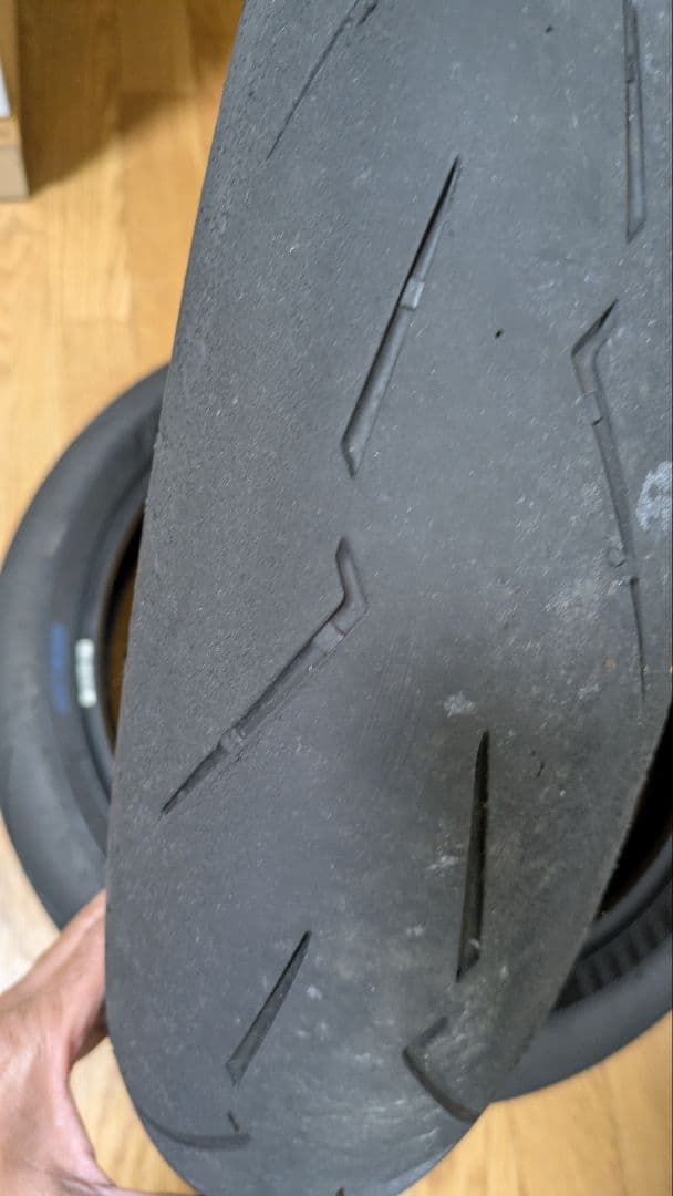 ピレリ スーパーコルサSC V4 120/70R17 2本