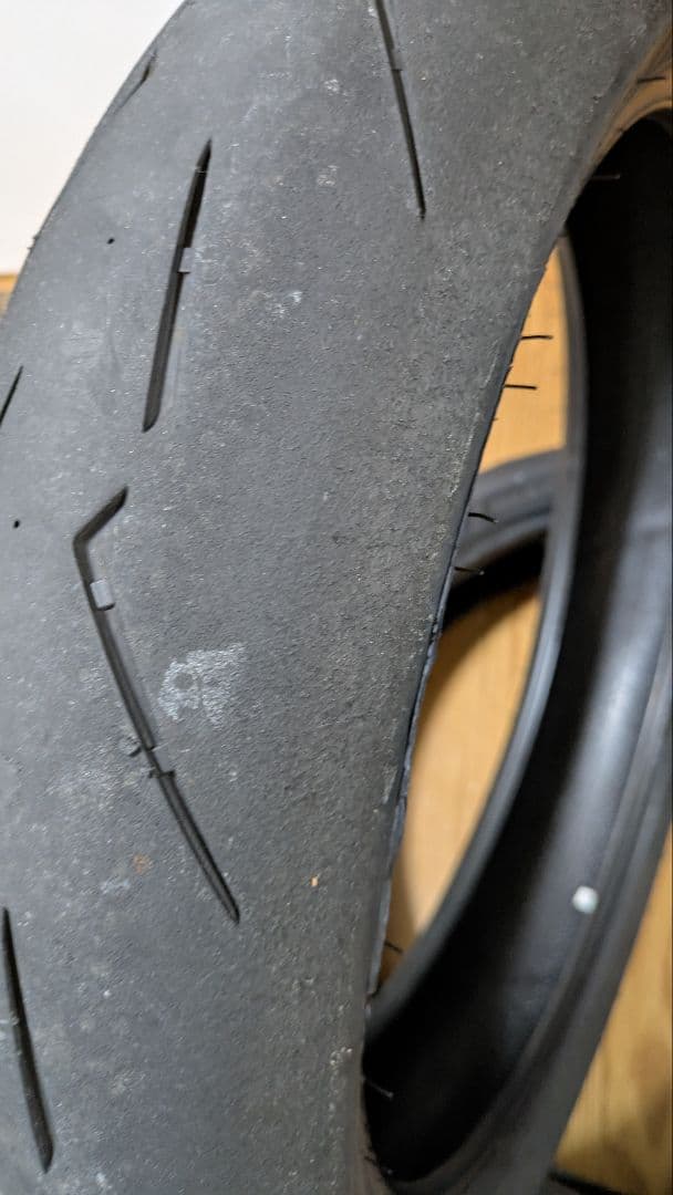 ピレリ スーパーコルサSC V4 120/70R17 2本
