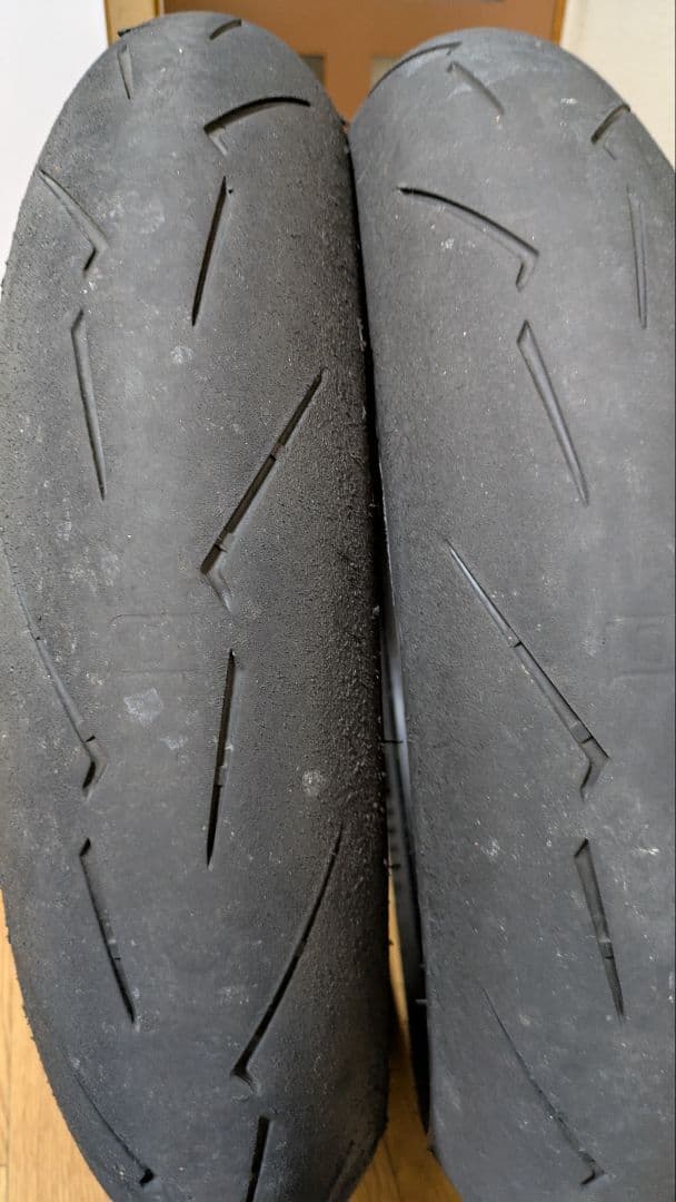 ピレリ スーパーコルサSC V4 120/70R17 2本