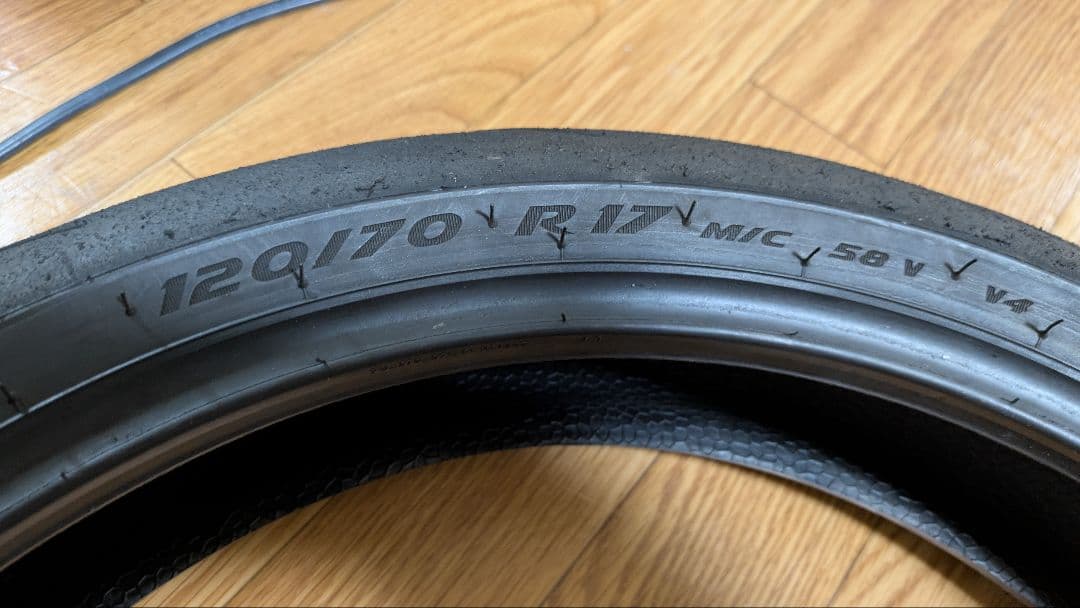ピレリ スーパーコルサSC V4 120/70R17 2本