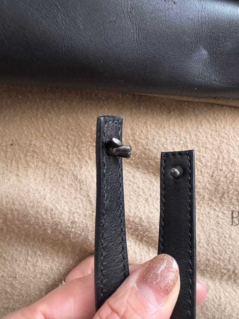 BOTTEGA VENETA ブラックレザーボディバッグ