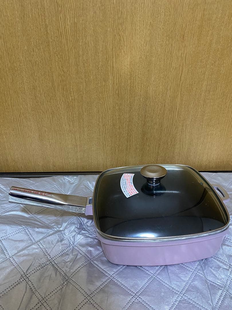 新品　アサヒ軽金属　四角フライパン 蓋付き 25センチ　ピンク色