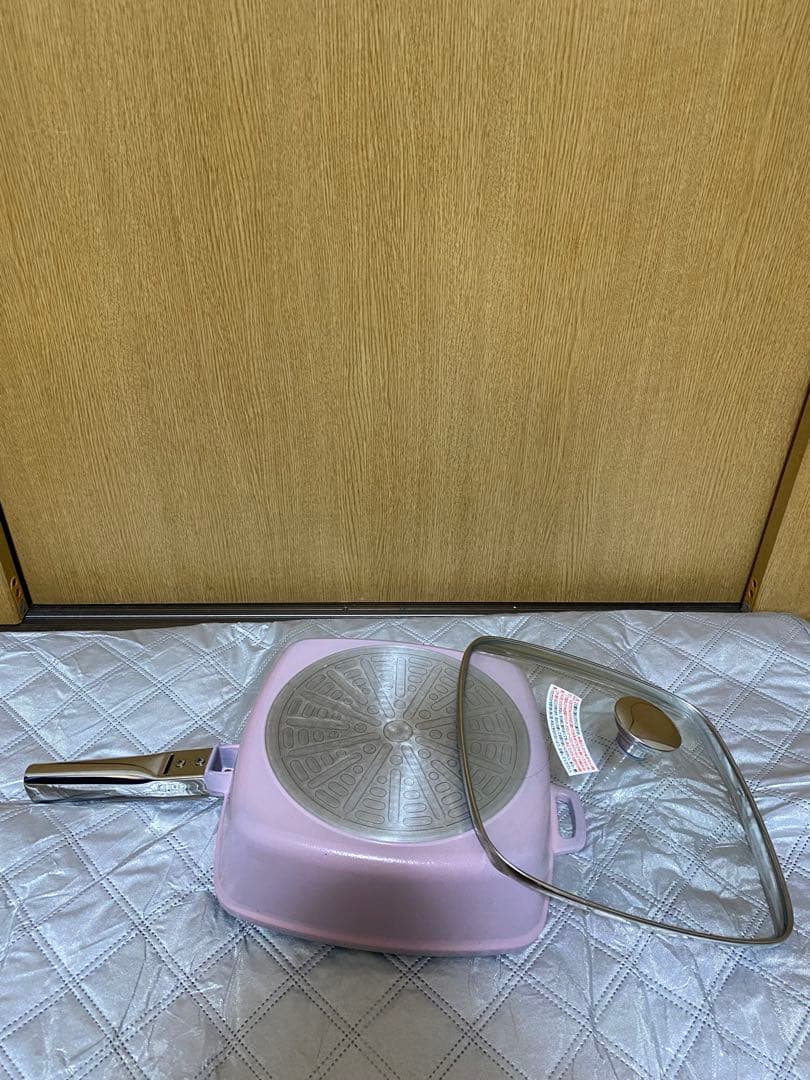 新品　アサヒ軽金属　四角フライパン 蓋付き 25センチ　ピンク色