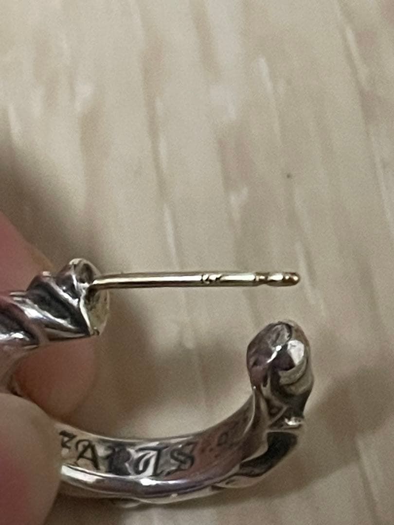 クロムハーツ スクロールフープピアス