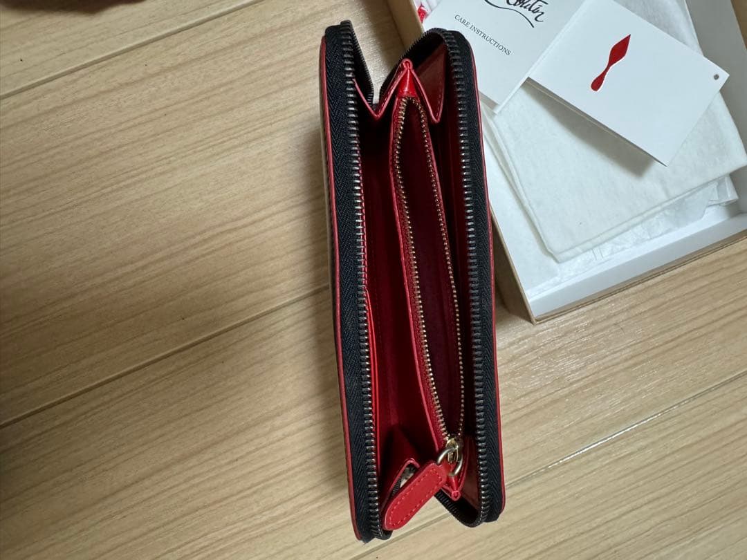 ルブタン財布